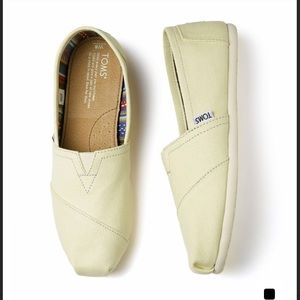 New Toms Canvas Slip-On Shoes Size 8 - Cream